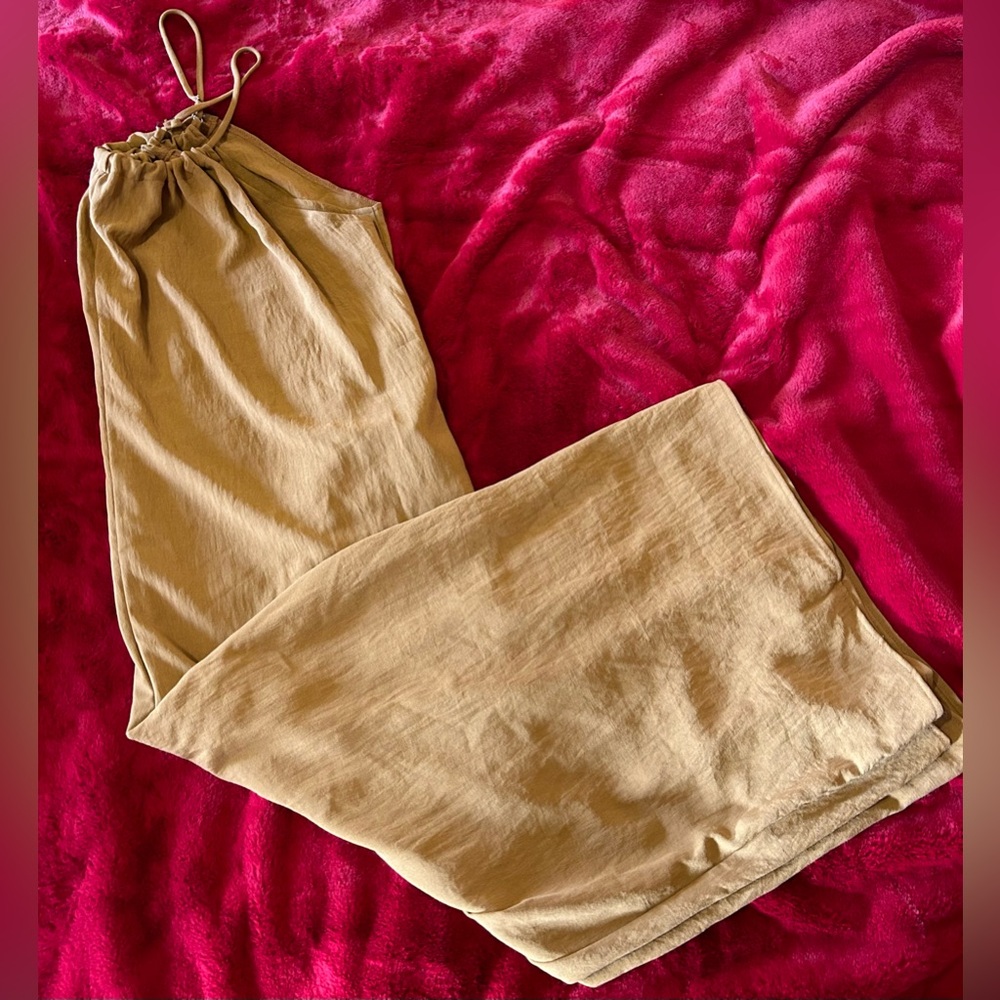 Theee cutest relaxed, breezy jumpsuit in caramel color!  Size large.